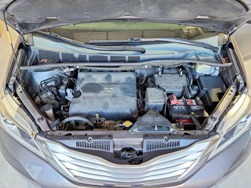 2015 TOYOTA SIENNA LIMITED PREMIUM 7-PASSENGER  