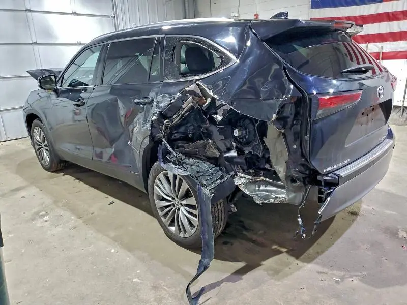 2022 TOYOTA HIGHLANDER PLATINUM  