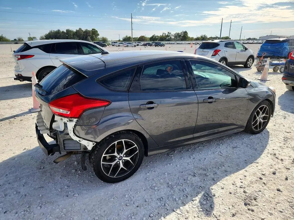 2016 FORD FOCUS SE  