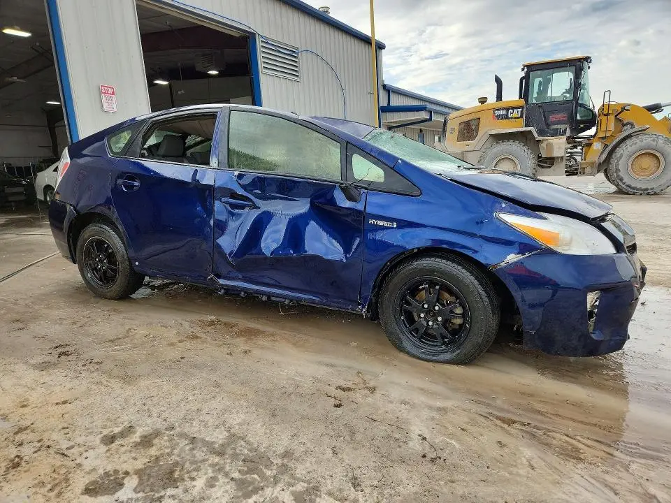2013 TOYOTA PRIUS TWO  