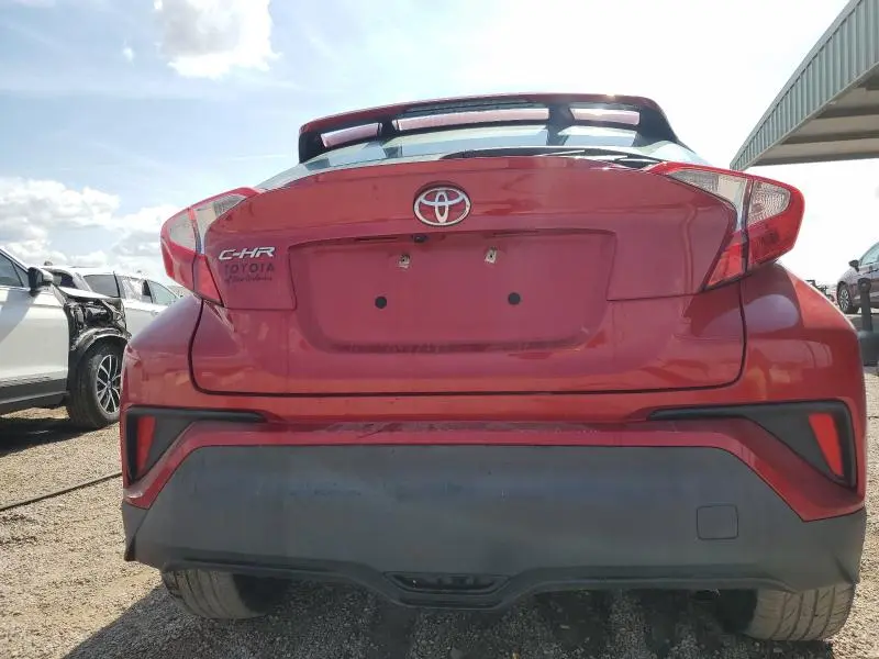 2022 TOYOTA C-HR XLE  