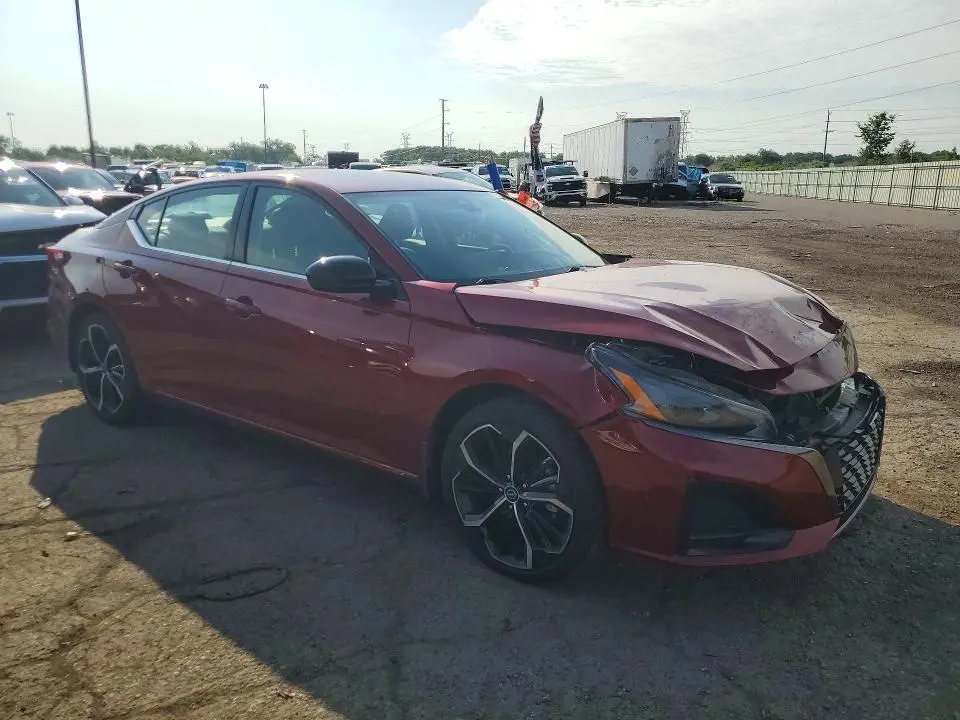 2024 NISSAN ALTIMA SR  