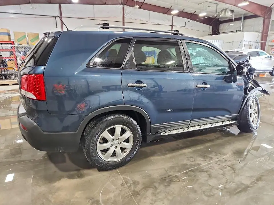 2011 KIA SORENTO LX  