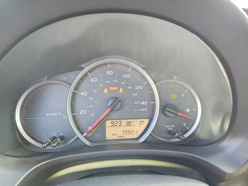 2012 TOYOTA YARIS 5-DOOR L  