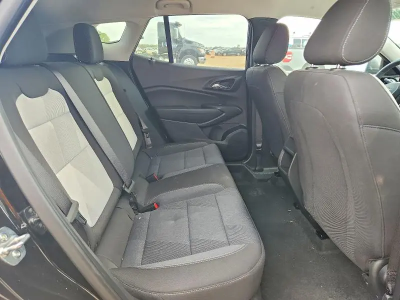 2025 CHEVROLET TRAX LS  