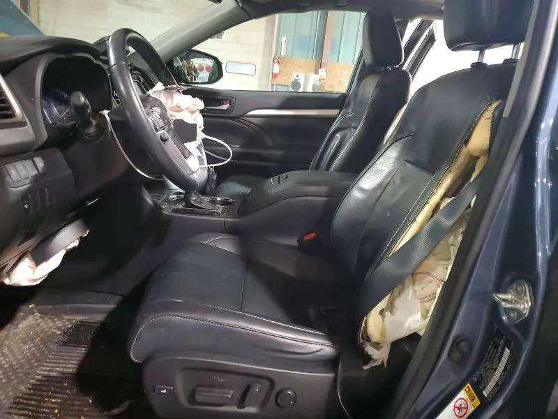 2019 TOYOTA HIGHLANDER XLE  