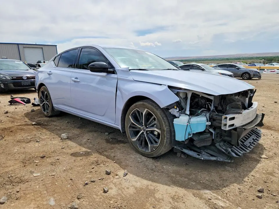 2024 NISSAN ALTIMA SR  