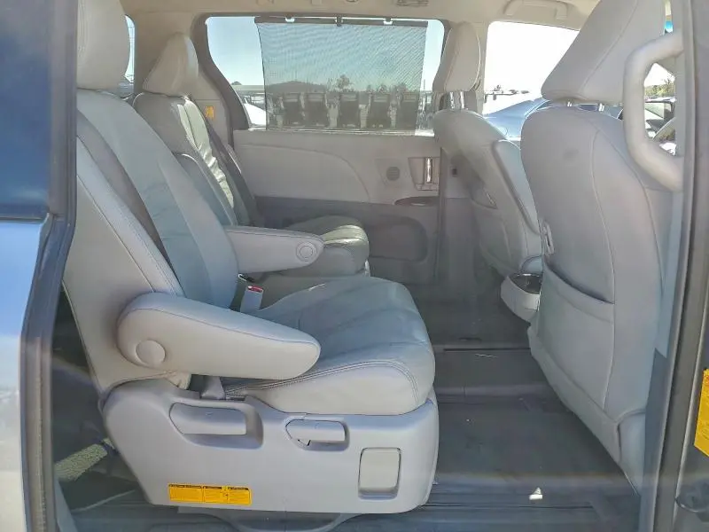 2011 TOYOTA SIENNA XLE  