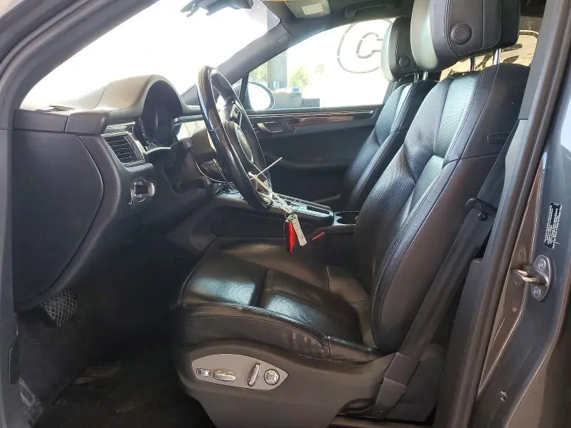 2015 PORSCHE MACAN   
