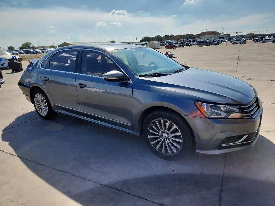 2016 VOLKSWAGEN PASSAT SE  