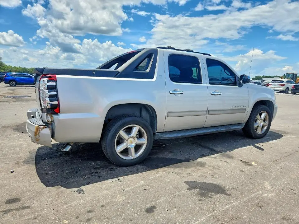 2011 CHEVROLET AVALANCHE LT  