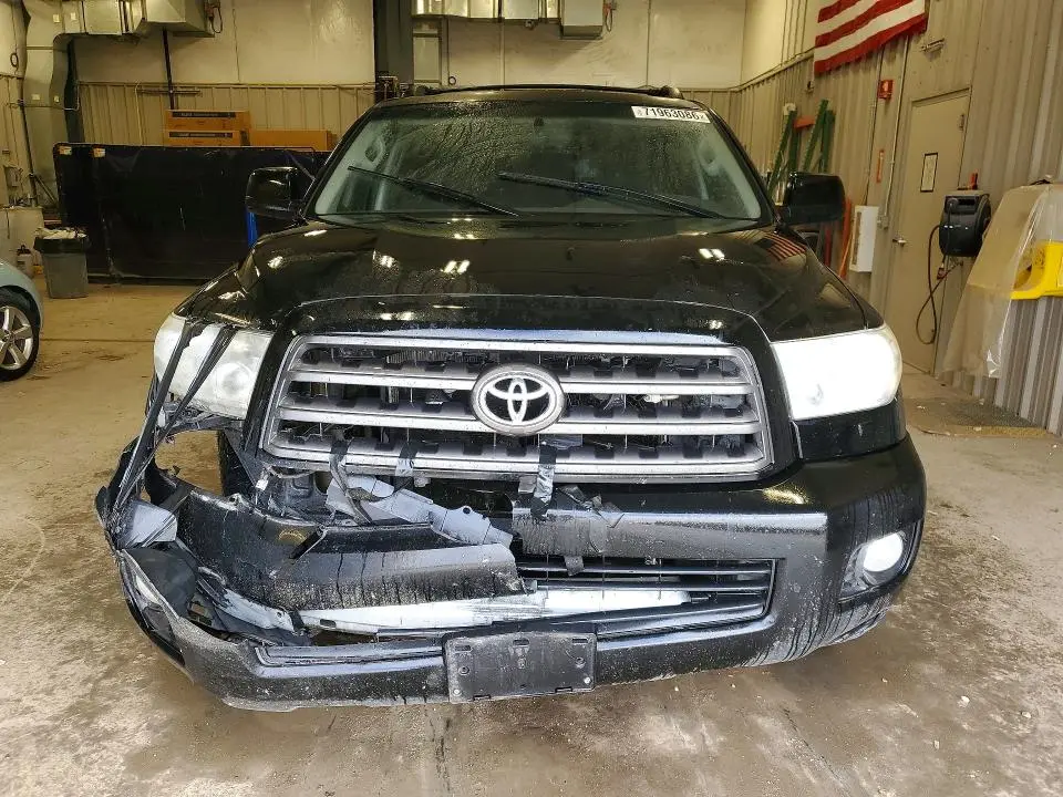 2016 TOYOTA SEQUOIA SR5  