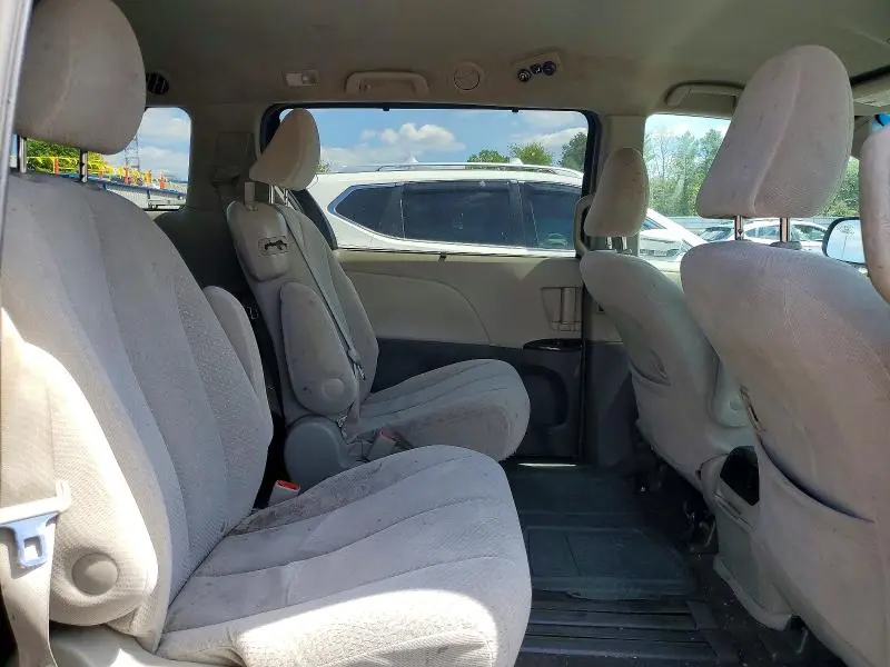 2011 TOYOTA SIENNA LE  