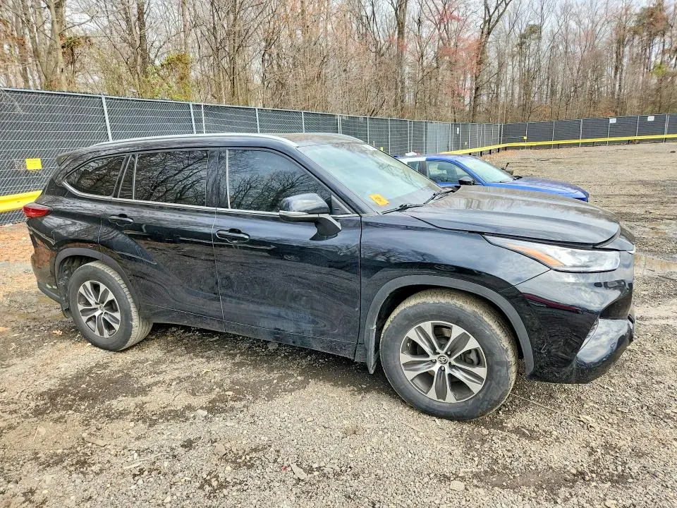 2020 TOYOTA HIGHLANDER XLE  