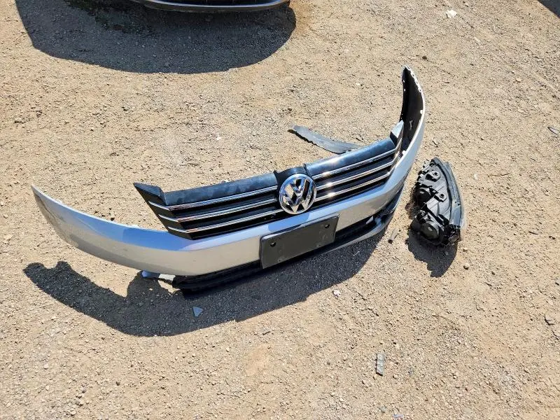 2015 VOLKSWAGEN PASSAT SE  
