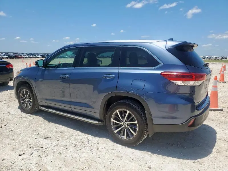 2017 TOYOTA HIGHLANDER SE  