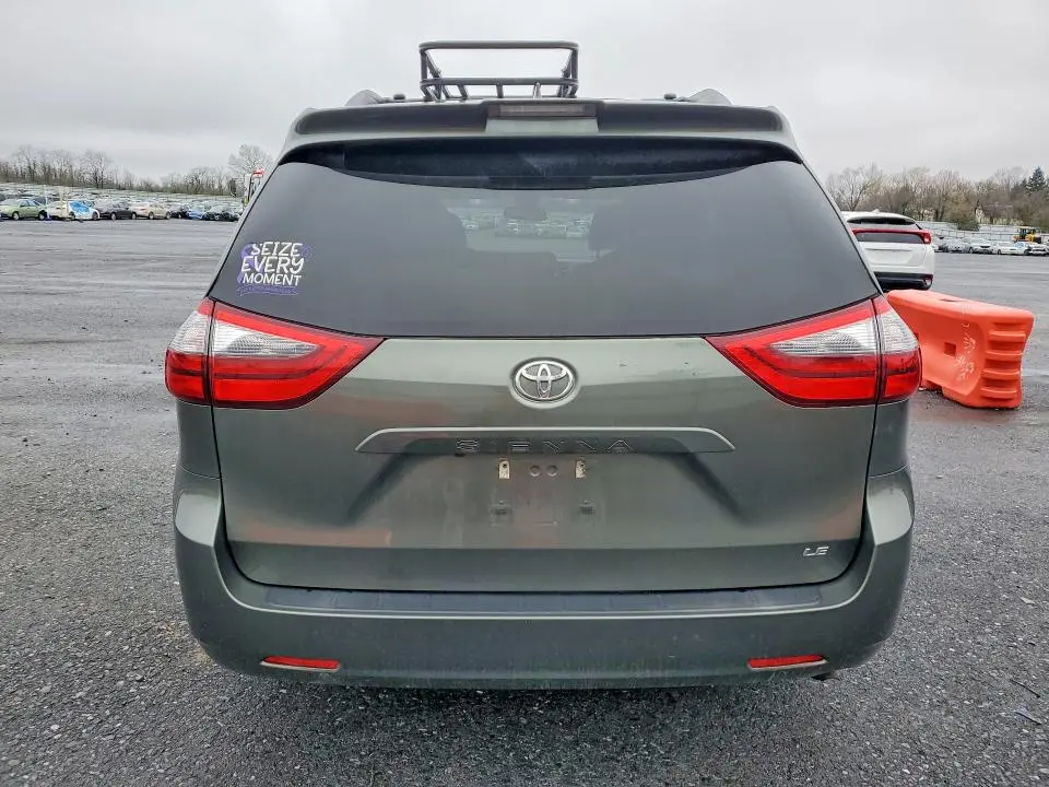 2020 TOYOTA SIENNA LE 8-PASSENGER  