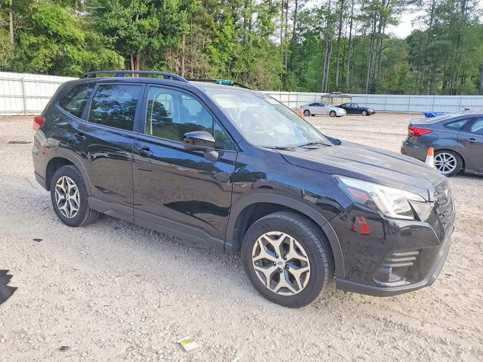 2022 SUBARU FORESTER PREMIUM  