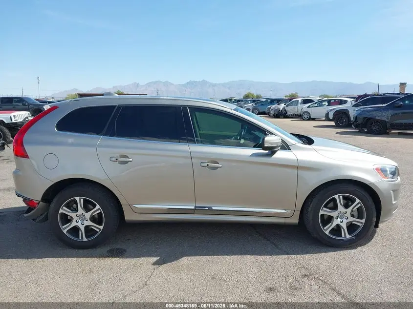 2015 VOLVO XC60 T6