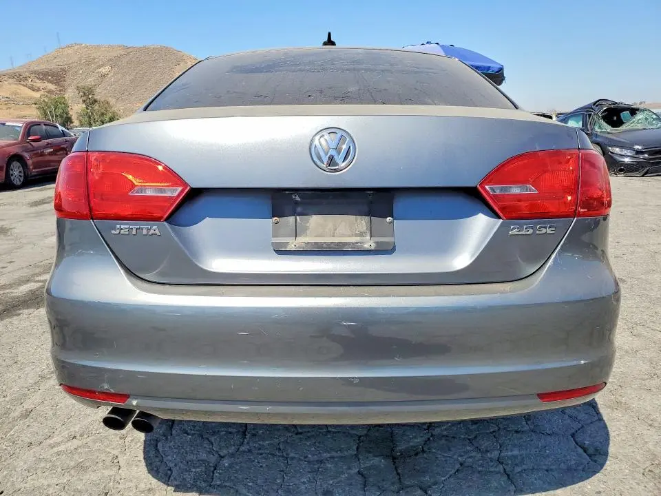 2013 VOLKSWAGEN JETTA SE  