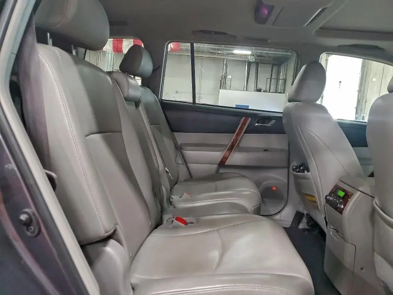 2013 TOYOTA HIGHLANDER LIMITED  