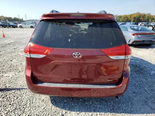 2013 TOYOTA SIENNA XLE  