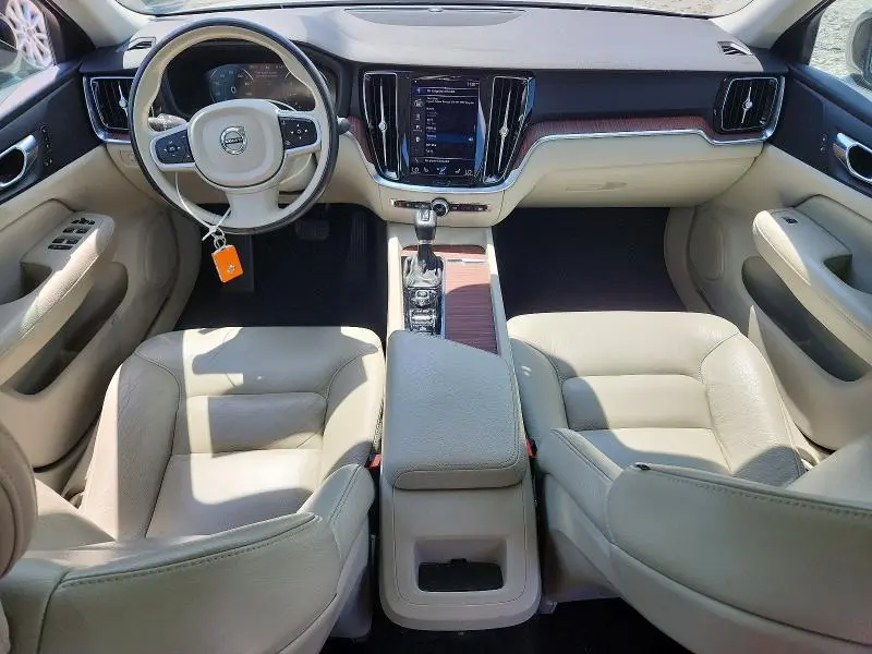 2021 VOLVO S60 T5 MOMENTUM  