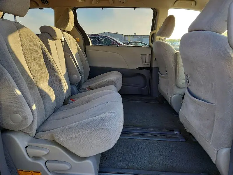 2012 TOYOTA SIENNA LE  