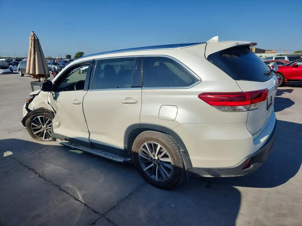 2019 TOYOTA HIGHLANDER XLE  