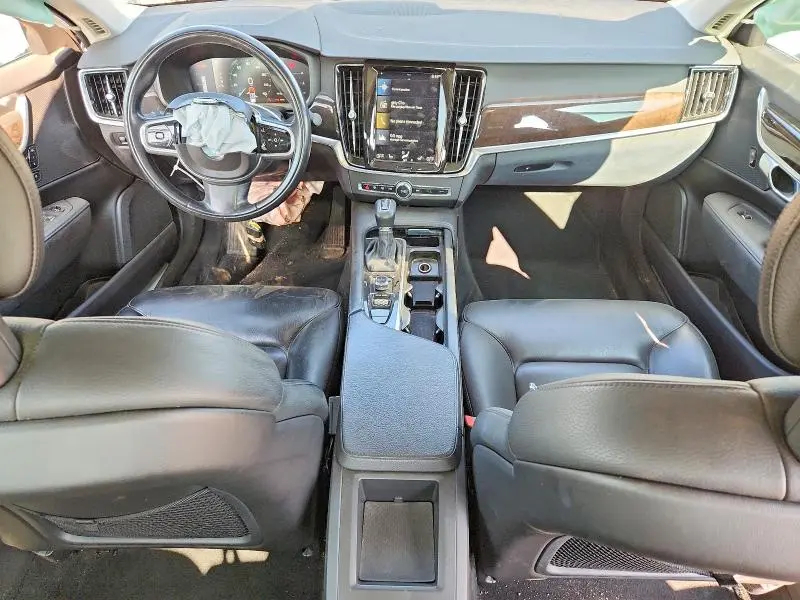 2018 VOLVO S90 T5 MOMENTUM  
