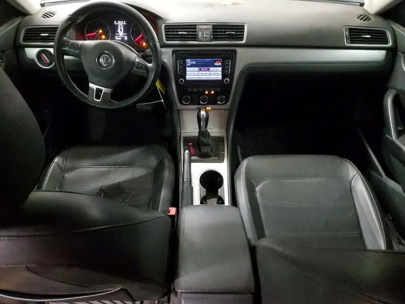 2013 VOLKSWAGEN PASSAT SE  