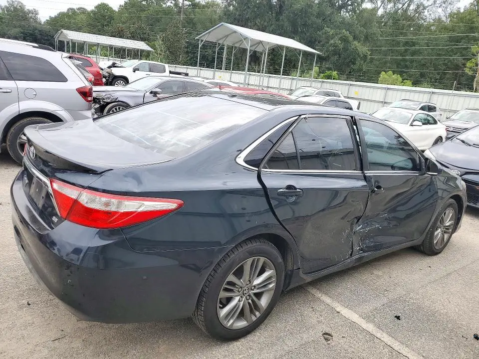 2015 TOYOTA CAMRY SE  