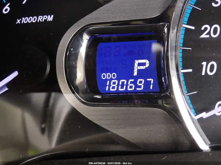 2013 TOYOTA SIENNA XLE V6 8 PASSENGER