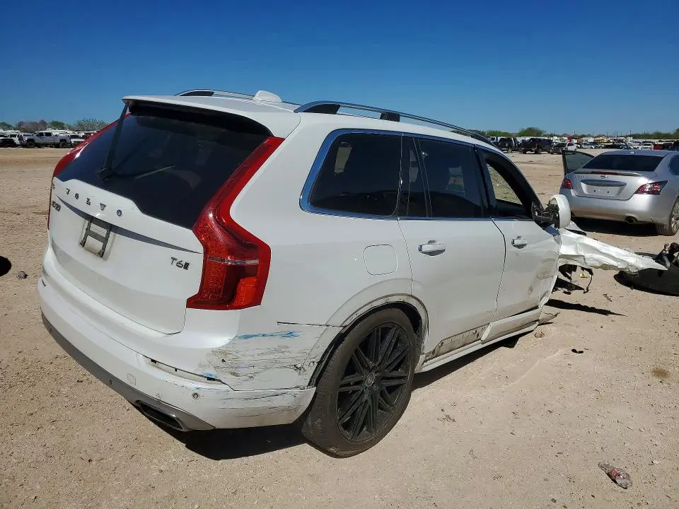 2017 VOLVO XC90 T6  