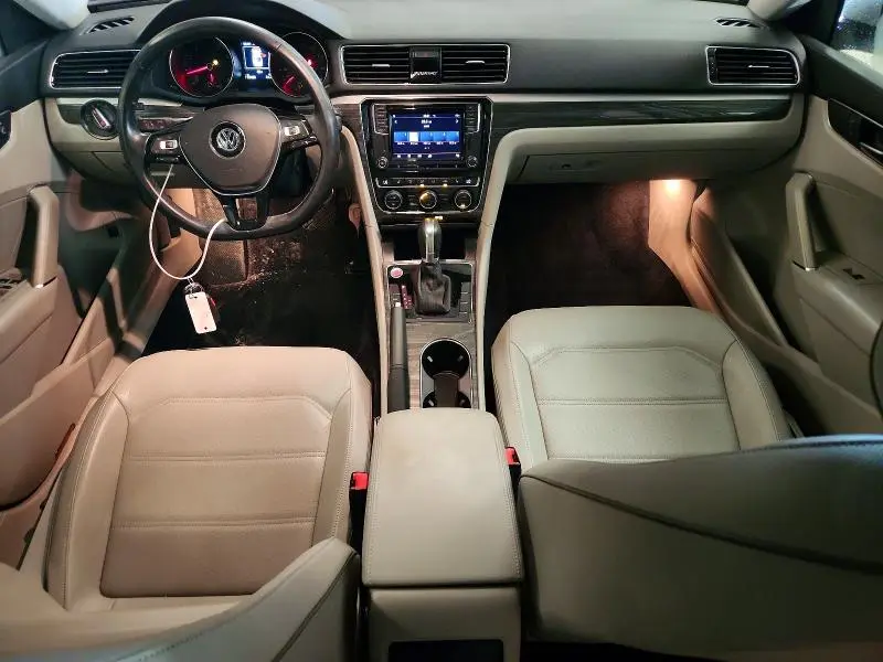 2018 VOLKSWAGEN PASSAT SE  