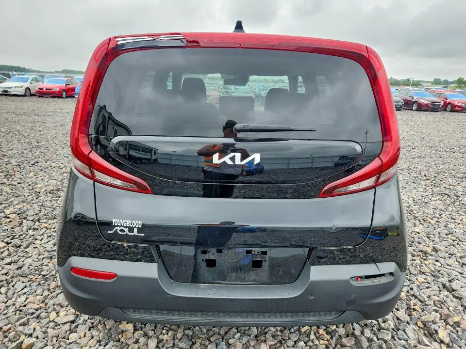 2022 KIA SOUL LX  