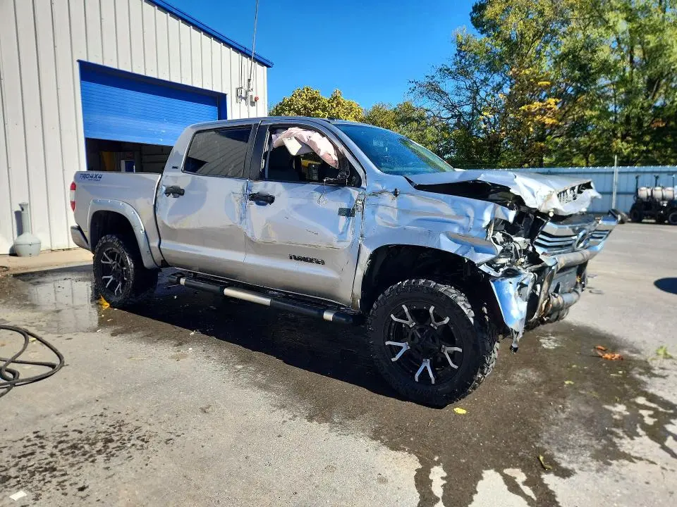 2017 TOYOTA TUNDRA SR5  