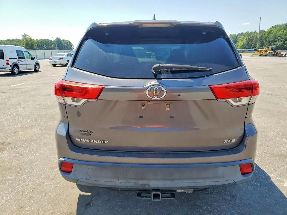 2018 TOYOTA HIGHLANDER XLE  