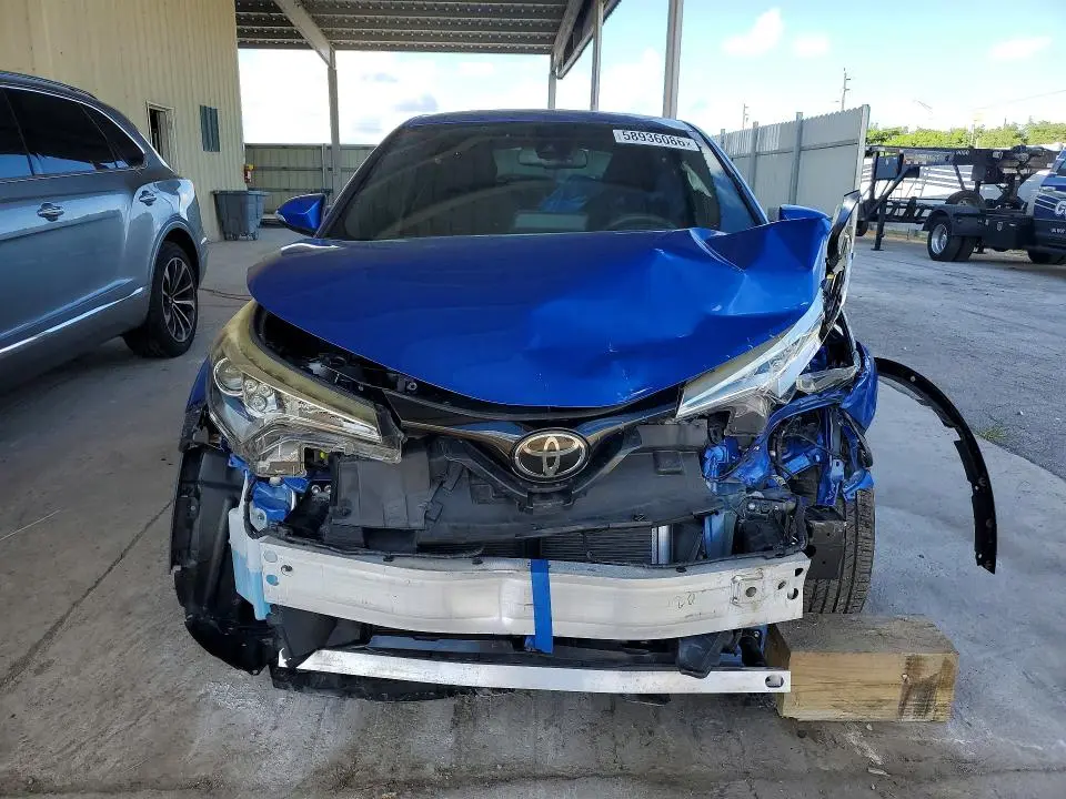 2019 TOYOTA C-HR LE  