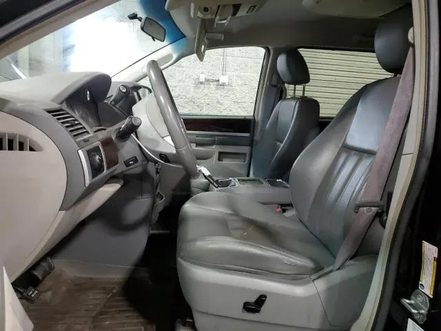 2010 CHRYSLER TOWN & COUNTRY TOURING  