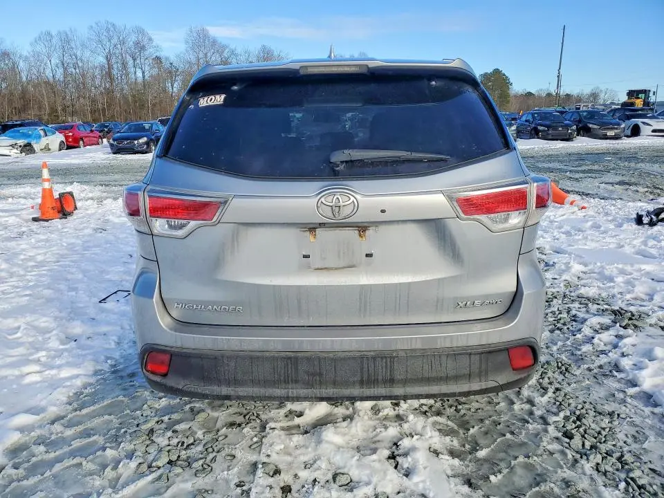2016 TOYOTA HIGHLANDER XLE  