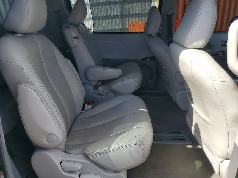2014 TOYOTA SIENNA XLE 8-PASSENGER  