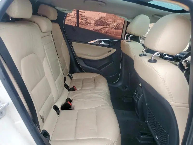 2018 INFINITI QX30 BASE  
