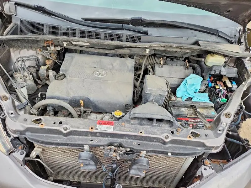 2016 TOYOTA SIENNA LE  