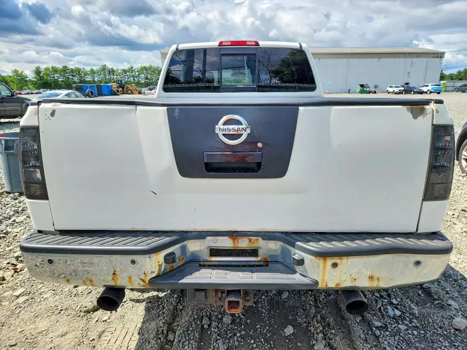 2011 NISSAN TITAN SV  