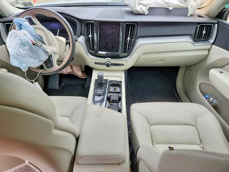 2025 VOLVO XC60 PLUS  