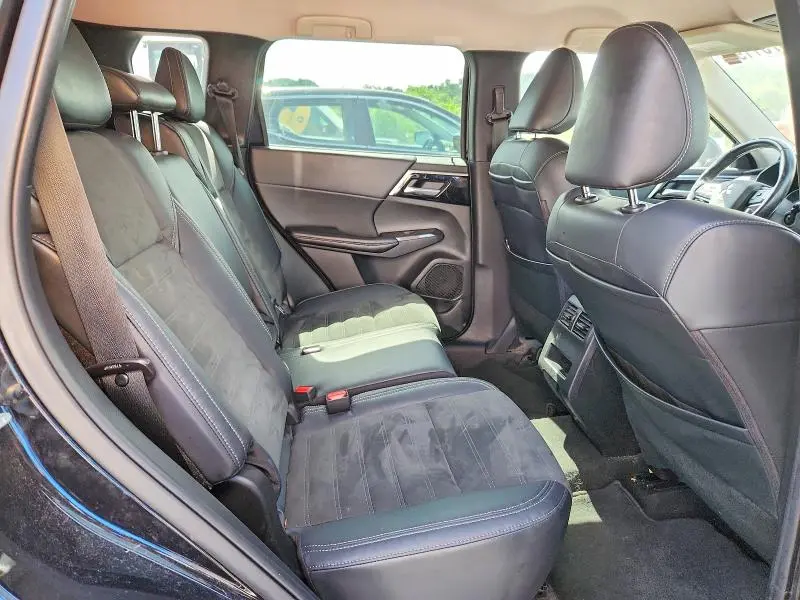 2022 MITSUBISHI OUTLANDER SE  
