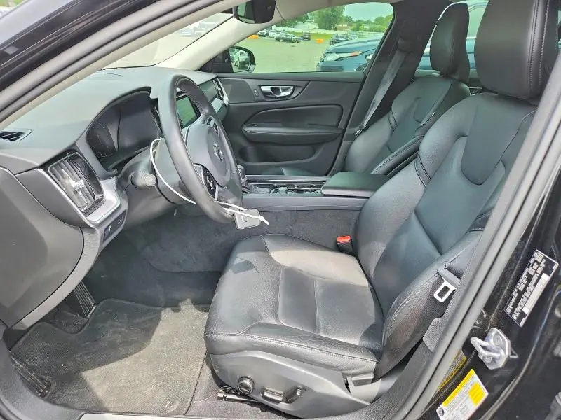 2020 VOLVO S60 T6 MOMENTUM  