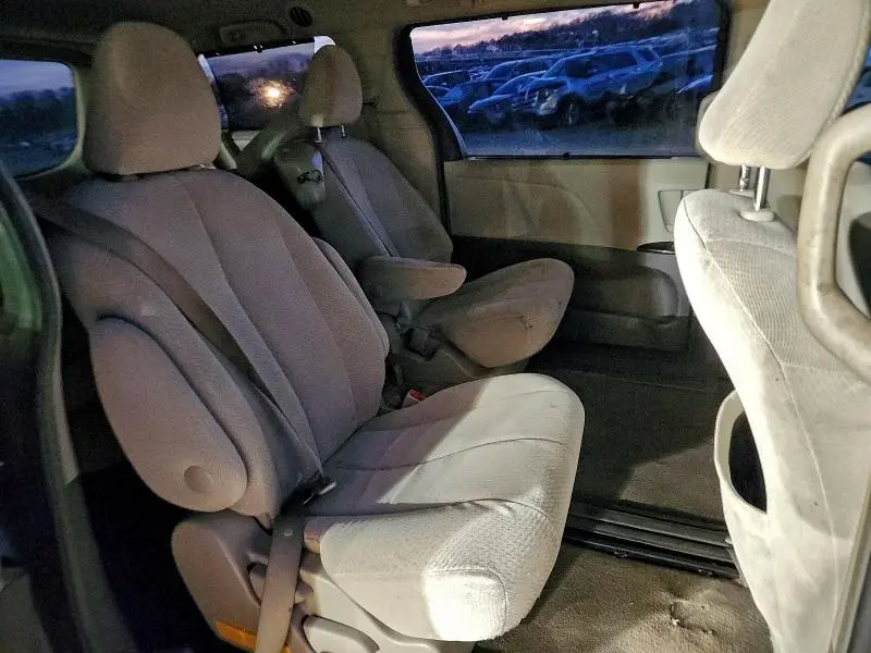 2014 TOYOTA SIENNA LE  