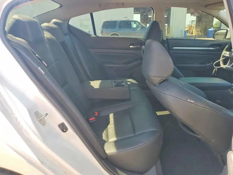 2022 NISSAN ALTIMA SL  
